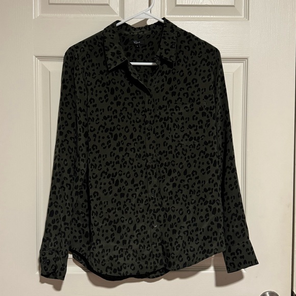 Rails Kate Olive Cheetah Button Down in Size Small 100% silk - Picture 3 of 6